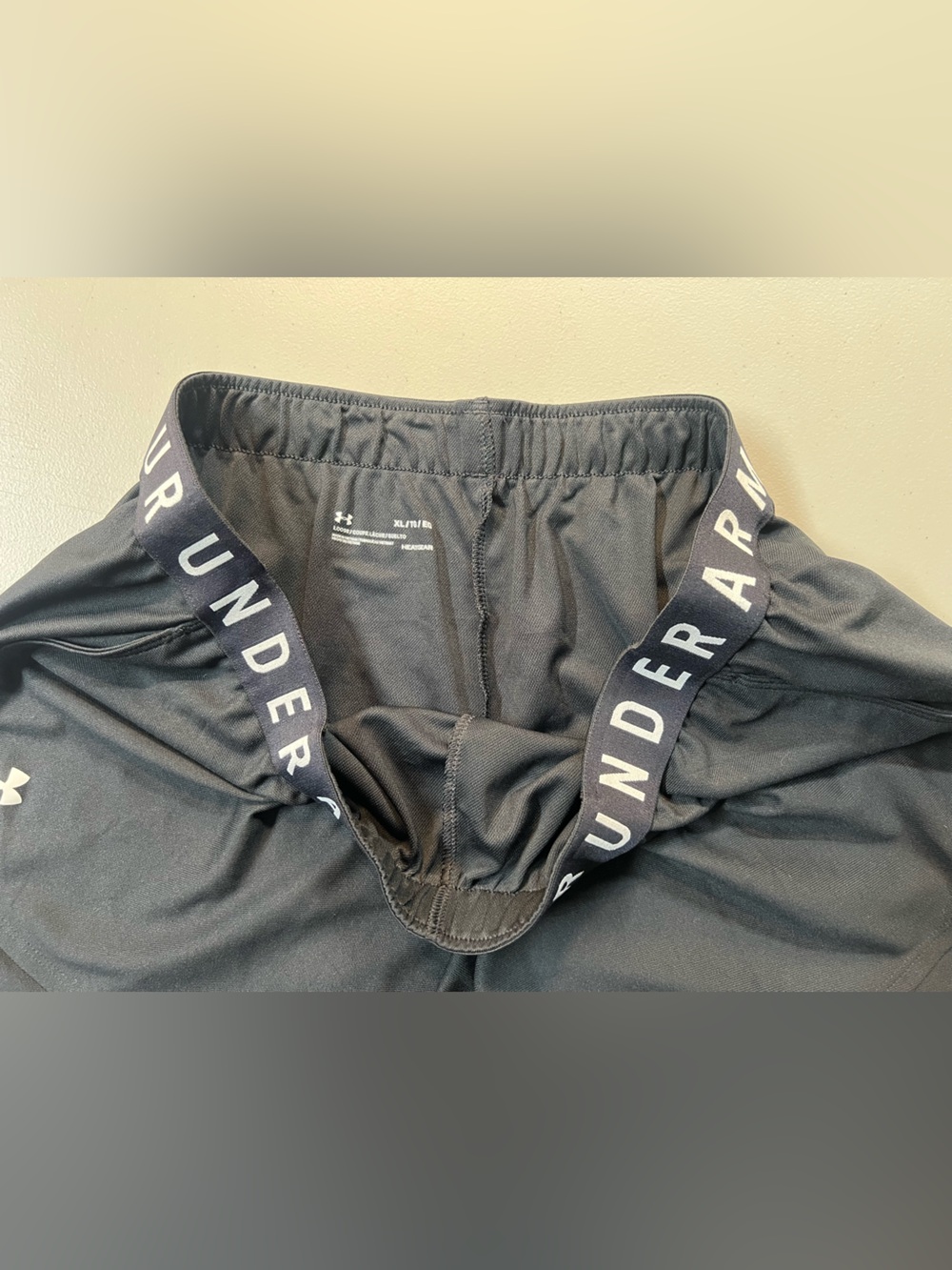 Under Armour HeatGear Athletic Shorts Black Women’s XL - Picture 2 of 3
